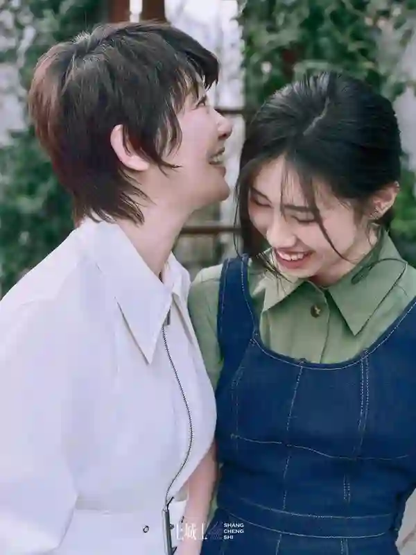 冯小刚19岁小女儿，晒美国高中毕业照，文案引争议，或进军娱乐圈