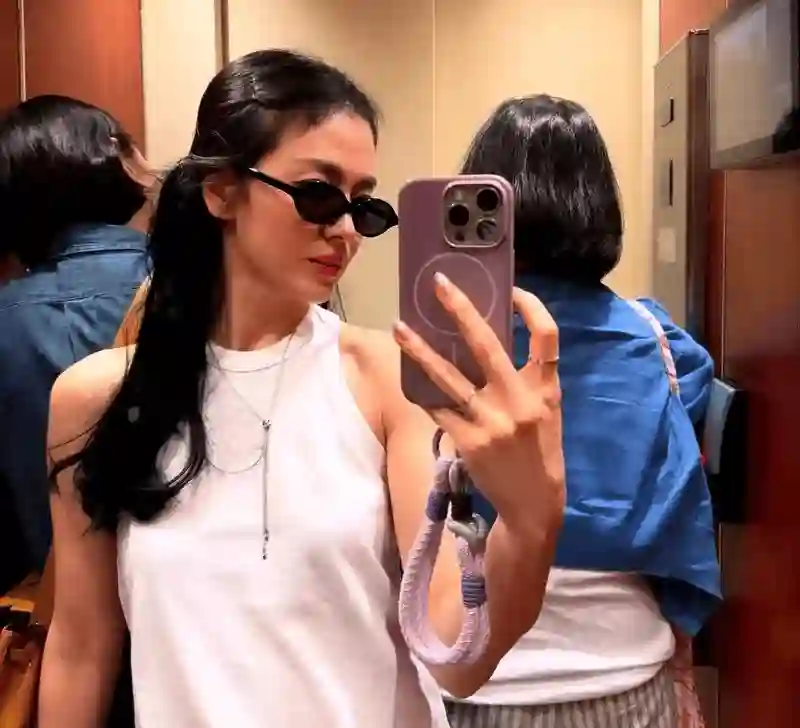 宋慧乔长发回归少女感满满 身材暴瘦 借网友的话 自己调侃胸都变小了