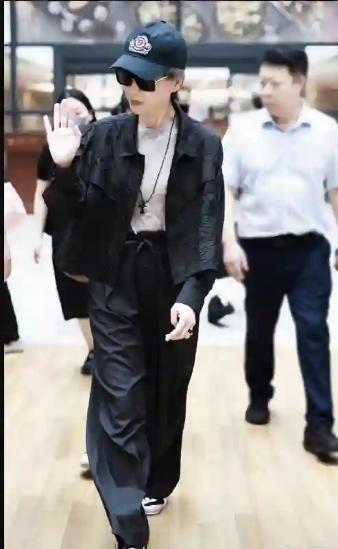 62岁叶童现状：不医美自然老去如26岁小伙，年轻人都要说一声服啊