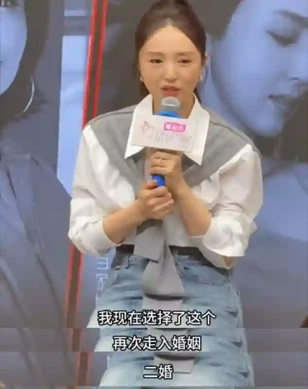 董璇<em>张维伊</em>恋爱史：从多年朋友转为爱人，男方6月晒了全家福