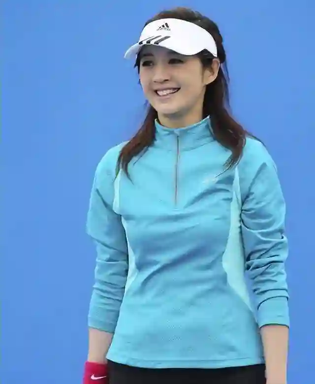 从倪萍接班人到被央视除名，用孩子“逼走”原配，20年了她幸福吗