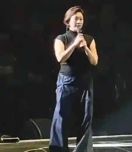 林忆莲容貌大变，身材走样，昔日形象全然不同！