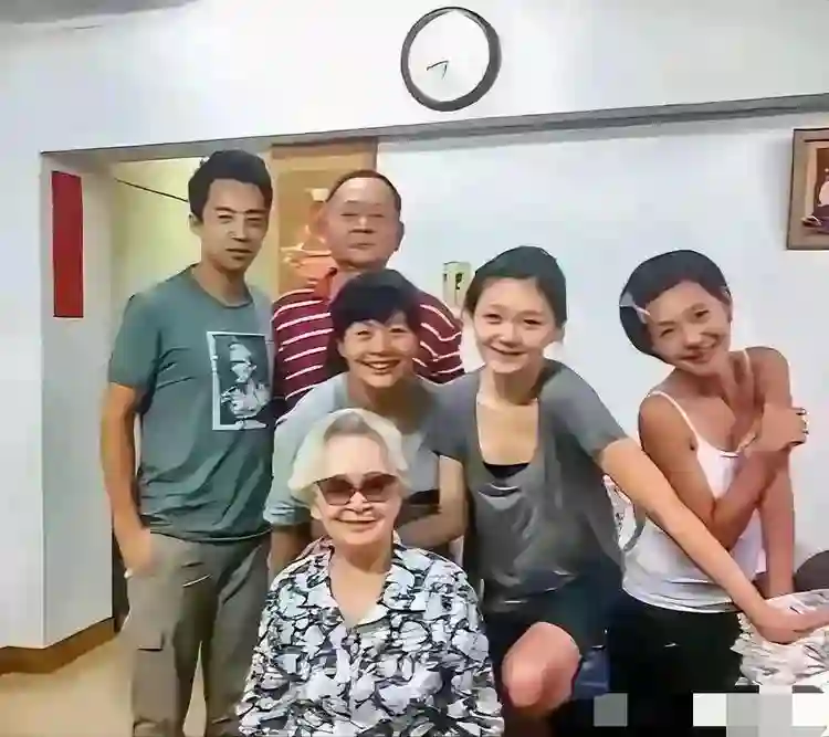 突发！S妈身体异常，打了强心针，大姐对外发声，暗指汪小菲