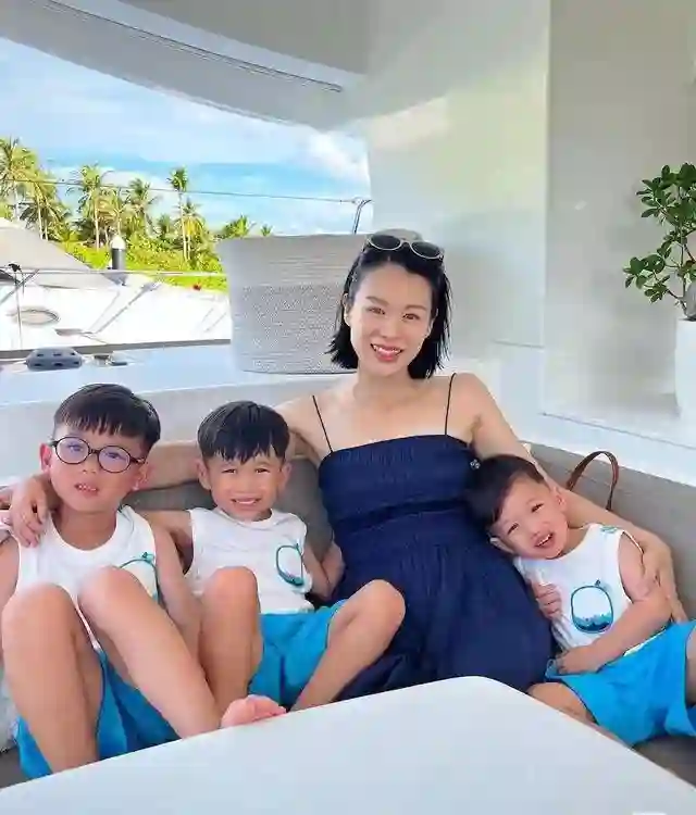 胡杏儿被李乘德养了10年，面相体型变化巨大：这还是猪扒脸吗？