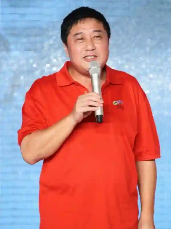 为了梅婷，抛弃患难与共的发妻，67岁孤身一人的叶大鹰可曾后悔？