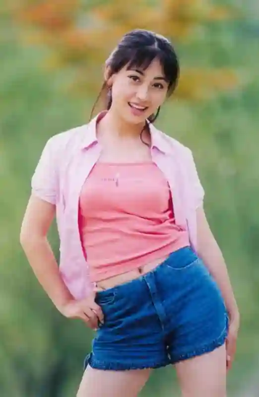 她是军艺校花，被大25岁张铁林抛弃后，为何又嫁给著名的“坏蛋”