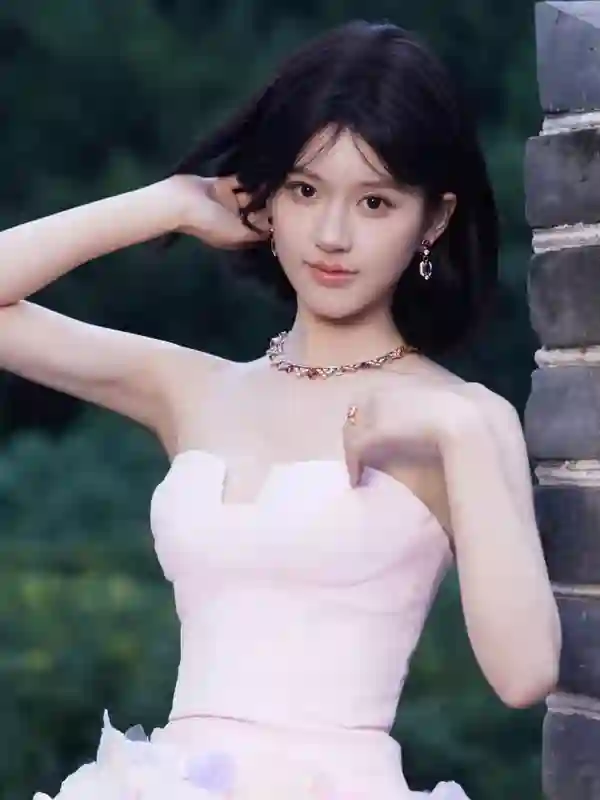 剪短还不够，赵丽颖的翘翘头“卷”得有点灵