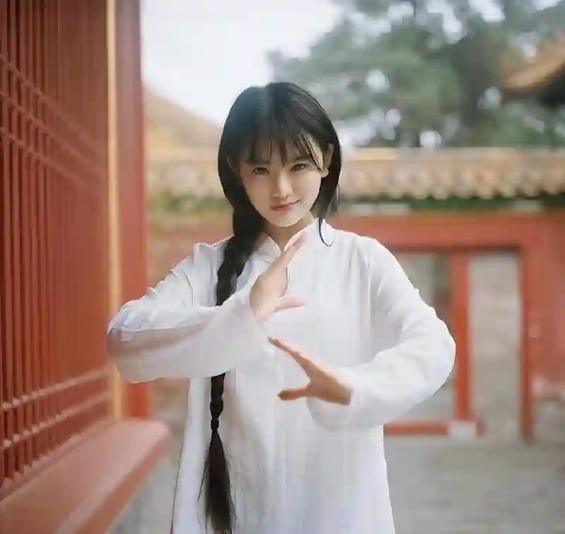 晚晚直播再掀争议：红极一时的“豆瓣三大女神”，为何全塌房了？