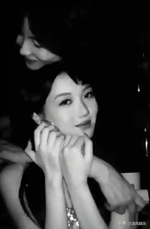 18岁李嫣近照曝光，兔唇痕迹消失不见，美出高度，不愧是王菲女儿
