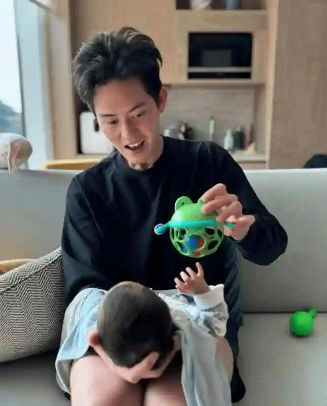 港姐冠军坐完月子大晒近照，直呼日夜轮流喂奶！称老公是神队友！