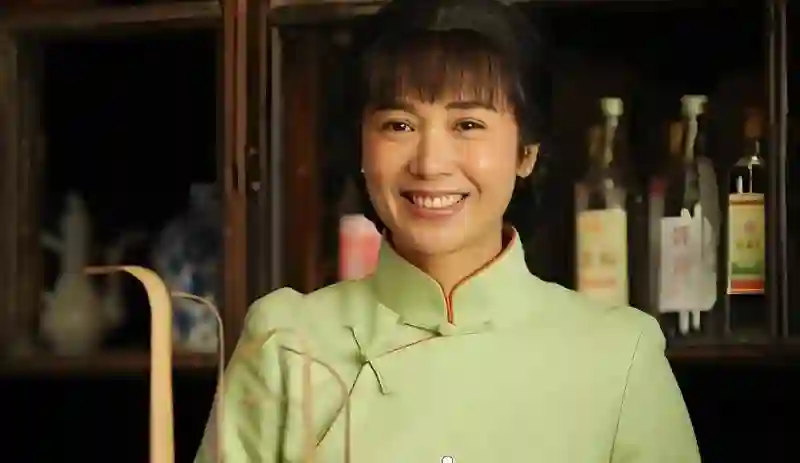 英国偶遇蒋雯丽，眼神衰败身材消瘦，曾经女神为何如此改变？