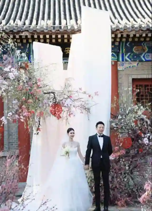 汪小菲婚礼刚结束，S妈便催债又离间，马筱梅新妇第二日重锤反击