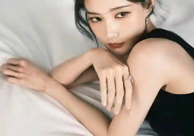 李一桐深V礼服+全包眼线！骨感身材A爆全场