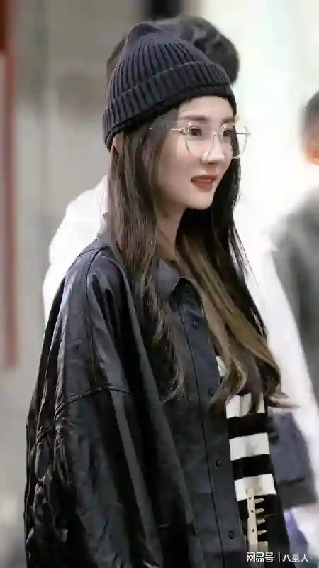 杨幂缺席女儿成长6年!10岁小糯米很懂事,力挺妈妈:妈妈在打拼事业