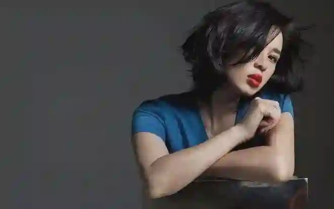章子怡“不认识她”，吴京却求她演戏！她凭什么让大佬争相力挺？