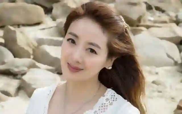 她靠一部剧吃一辈子，二婚嫁给“穷小子”，如今丈夫红到令人嫉妒