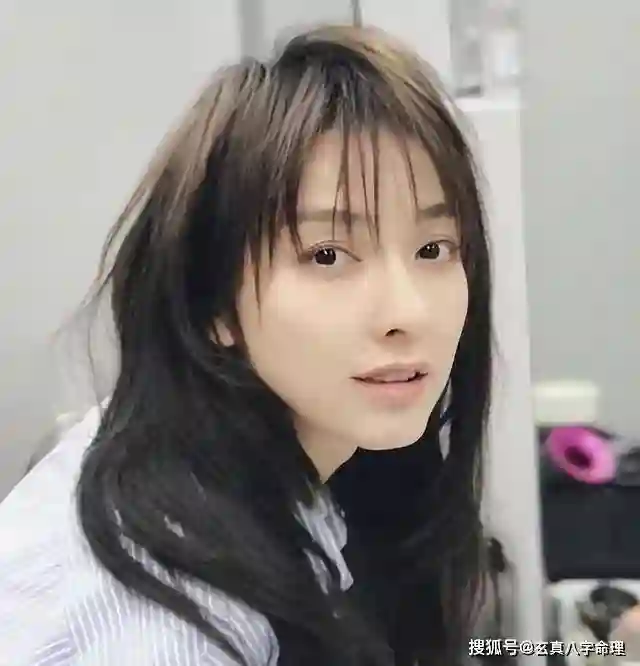 他的前女友是吴昕，前未婚妻是张天爱，如今37岁了，升级当上了老爸