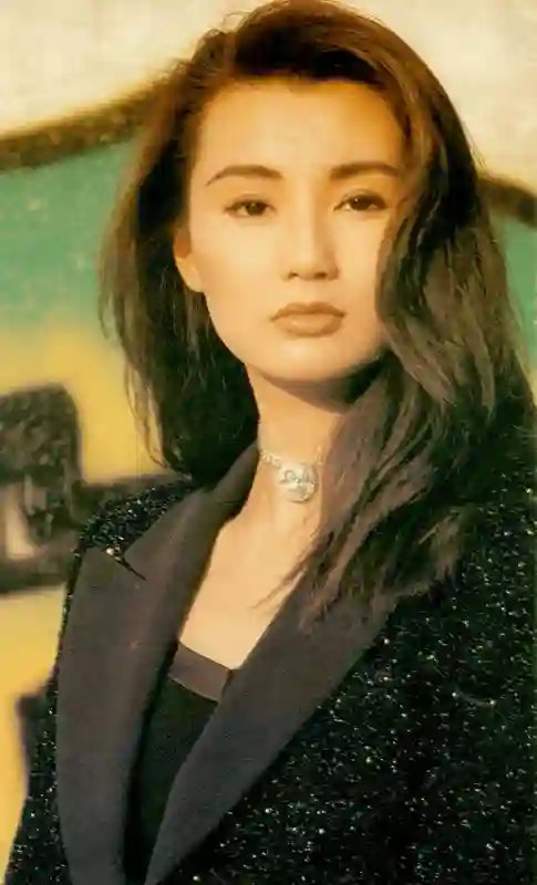息影21年，60岁张曼玉近况曝光：独居贫民区，穿19元地摊货，不婚无子，活得太飒了！