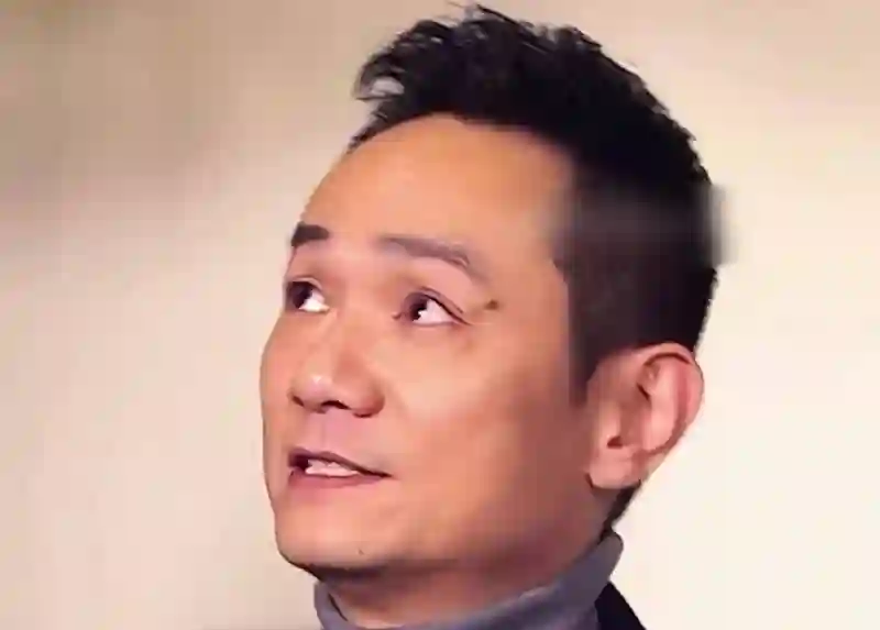 华表影帝在亡妻葬礼上哭晕，立誓永不再娶，16年过去他做到了吗？