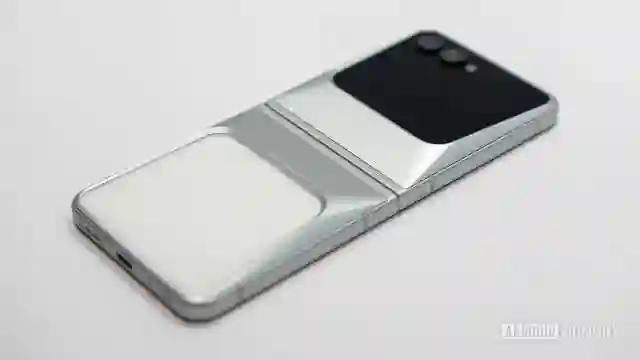 三星炫技：Polygon Foldable概念折叠手机亮相，金属质感