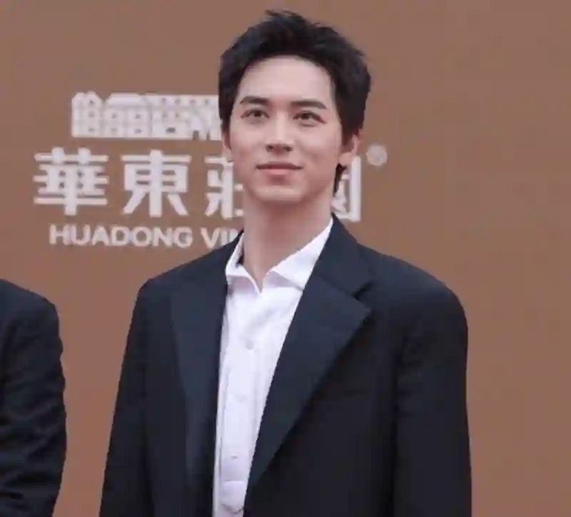 华表奖众明星生图太真实！集体浮肿馒化，状态不佳