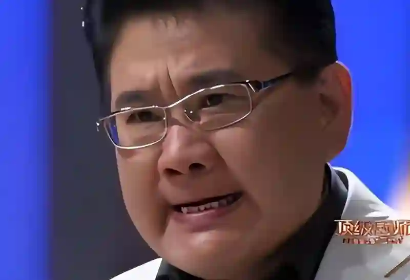 “九转大肠”曹可凡：揩油姜妍、抢C位，吃相实在太难看了