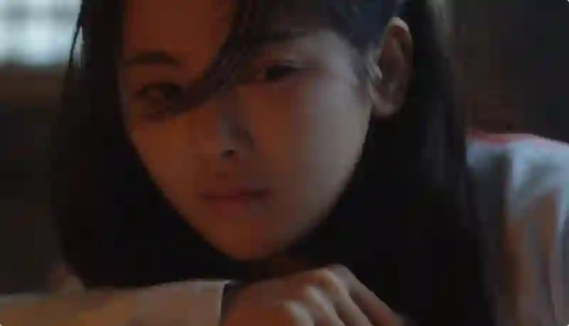 “颜值高是美女，脖子一露全毁形象，5位女星短脖尴尬曝光！”