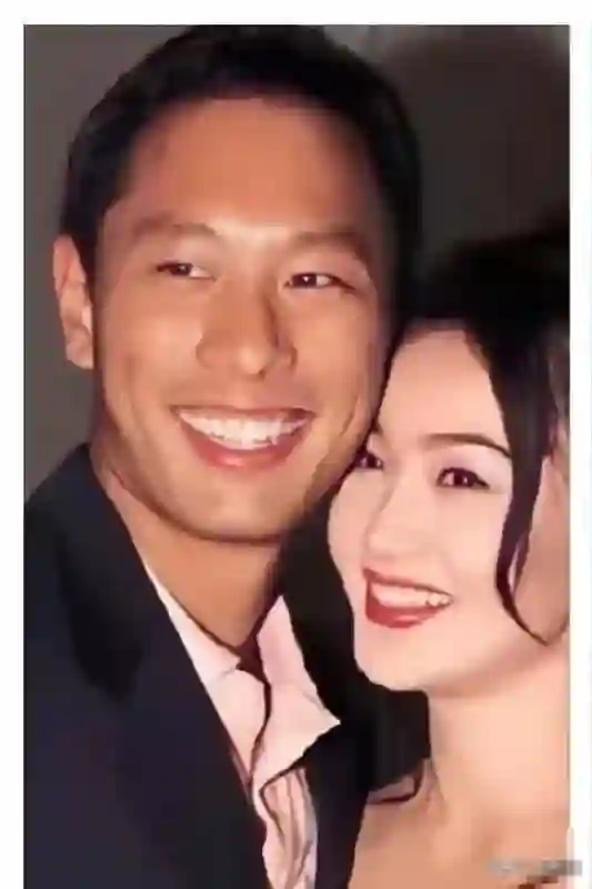 曾是大尺度激情戏“艳星”，34岁嫁豪门至今无子，如今她过得怎样