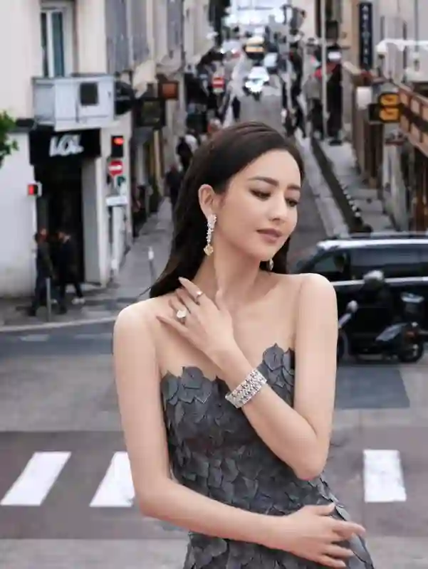 42岁佟丽娅再破“天花板”，这一次，她让陈思诚和整个娱乐圈沉默
