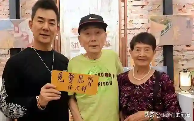 58岁任贤齐现状：回武汉翻修老宅，把父母宠成宝，一家六口很幸福