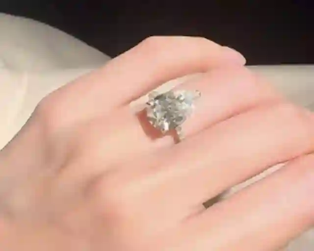 恭喜！TVB前女星晒大钻戒被曝闪婚，替前男友背负630万巨额债务