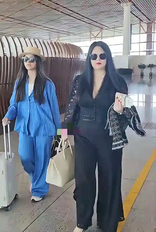 明星带娃过暑假，孙俪一家上山下海，董璇女儿跳舞惊艳，钟丽缇女儿似明星