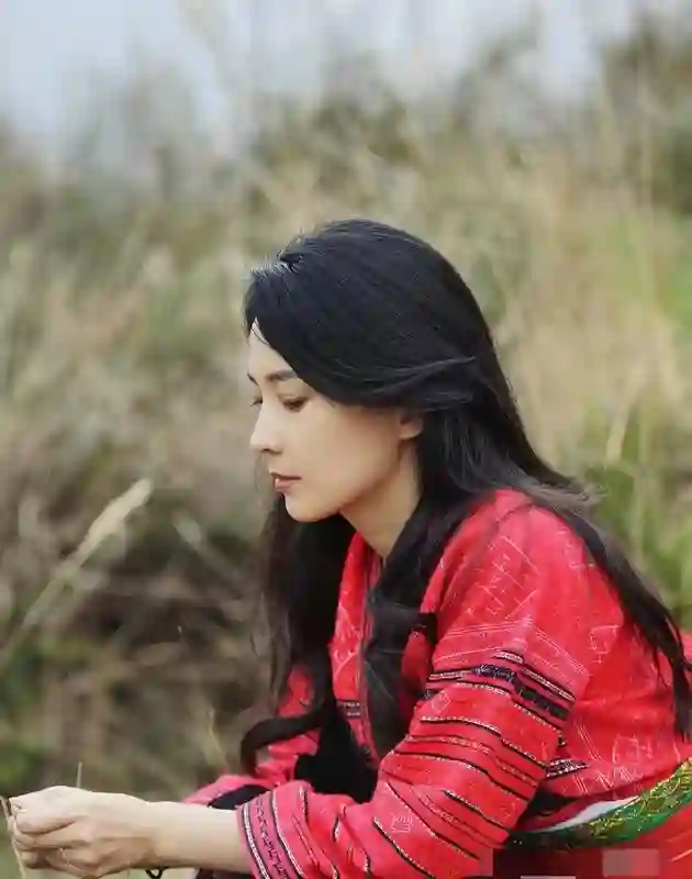 34岁汪峰女友森林北桂林美照惊艳，大长腿“柯基臀”引热议，未来或将低调完婚？