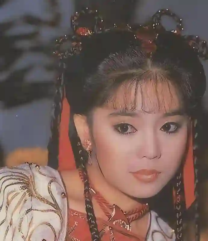曾脚踢蓝洁瑛，暴打王耀庆，称打谁谁红，某“天后”的狗血人生