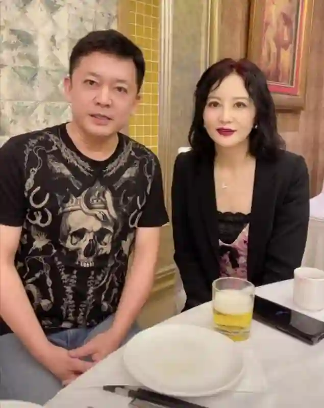 演员何政军：我这辈子最正确的决定，就是娶了个平凡的妻子