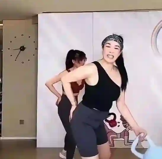 钟丽缇健身遭吐槽，肥胖臃肿似大妈，女神形象已不复存在