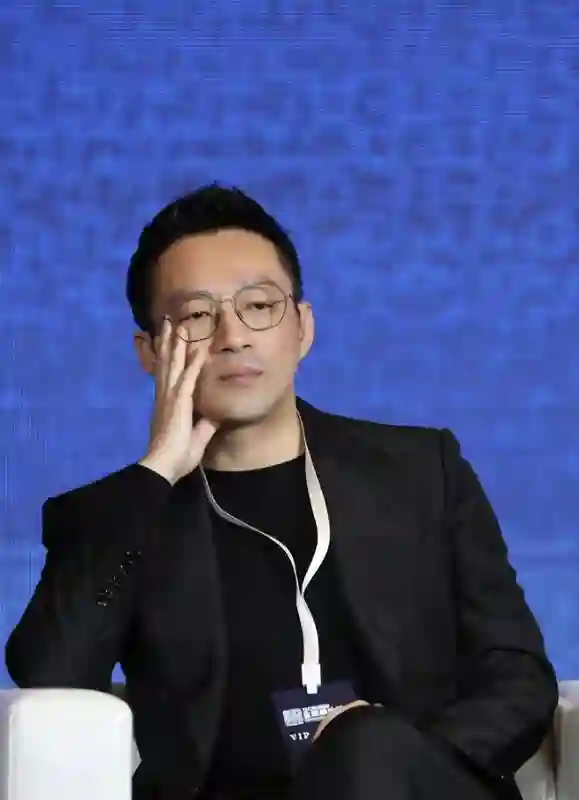比汪小菲还惨？王思聪突传噩耗，他也走上了父亲王健林老路