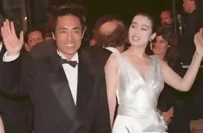 70岁米歇尔表白52岁巩俐：嫁给我，我年入5亿！巩俐：我每周做4次有氧运动，你跟得上吗？