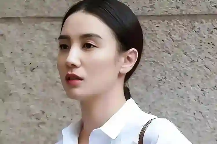 不愧是宋佳！谈帅哥、爱才子，却最终嫁给了小7岁的弟弟