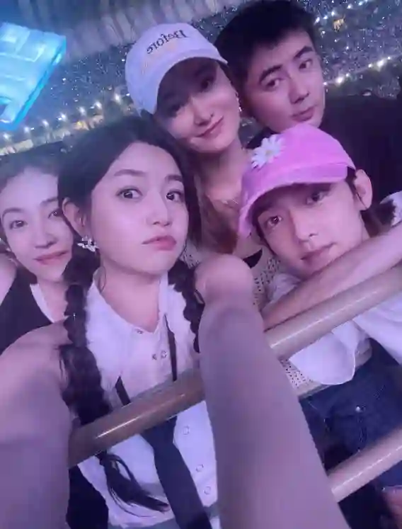 陈晓也没有料到吧？离婚才半年不到，他的前妻陈妍希就有了新生活