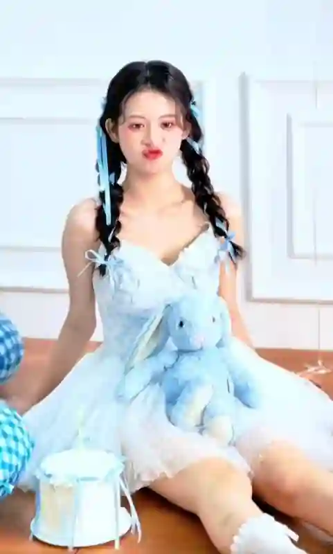翁虹女儿近照曝光，17岁小水晶出落成大美女，比妈妈年轻时还养眼