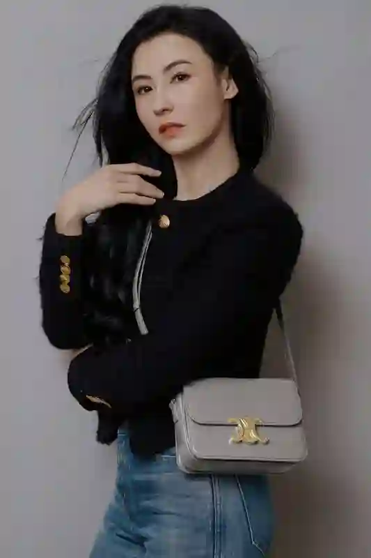 张柏芝这逆天颜值！身为几个娃的妈，却年轻得宛如未婚俏佳人