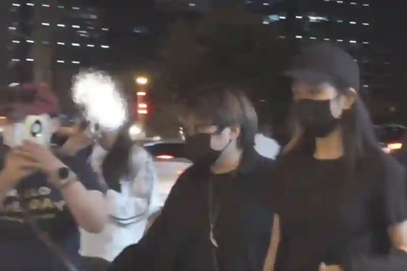 没分手？王鸥看何九华话剧，坐最佳位置不避讳，男方4月曾说未婚