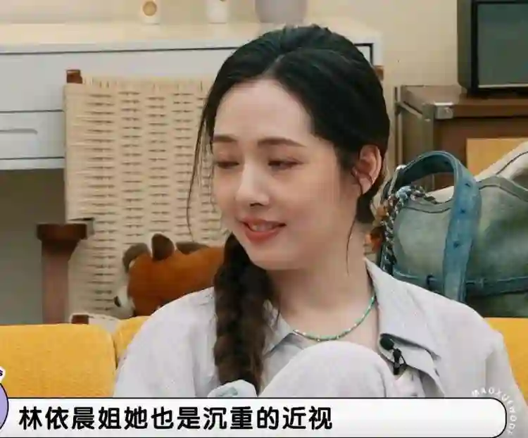 谢依霖35岁就开始老花眼，还近视125度，叹：林依晨不让我做手术