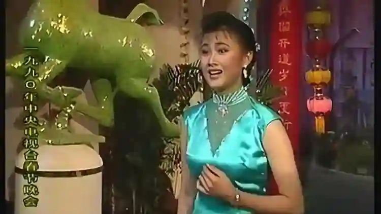没想到“销声匿迹”11年，与丈夫相约丁克的宋祖英，已成人生赢家