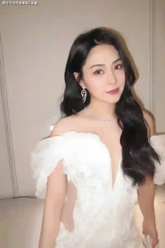 44岁阿娇美上热搜：从被群嘲到逆袭女神，她做对了这3件事！