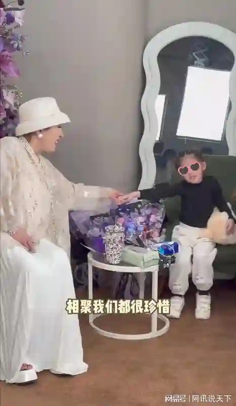 向太晒孙女暖心礼物，称4岁向芷很有主见，自己挑选衣服，超爱美