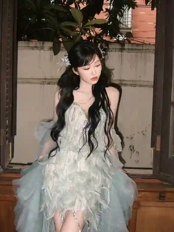 杨肸子晒夏日随拍 麻花辫造型青春感爆棚