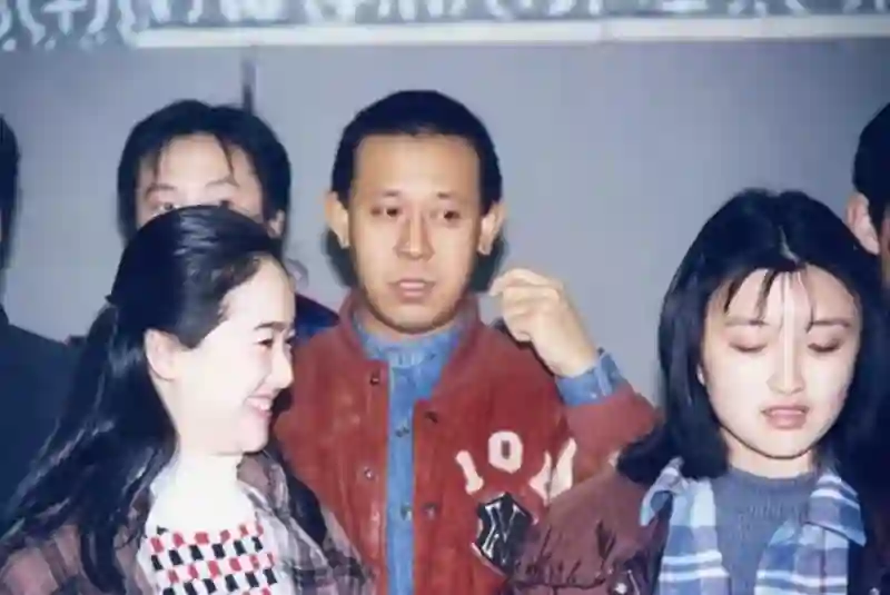 同是姜文的小孩，将法国前妻女儿和周韵儿子放在一起，差距太明显