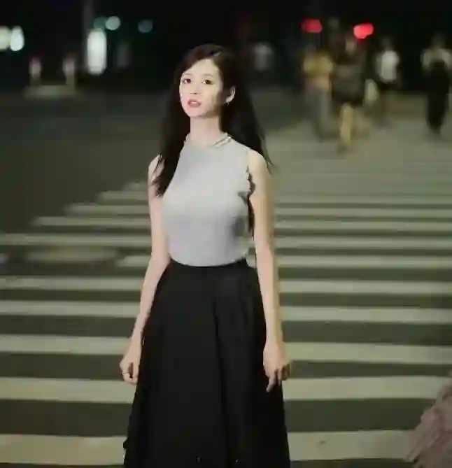 翁虹的女儿真的火出圈了：她浓眉大眼，气质出众，颜值赶超翁虹